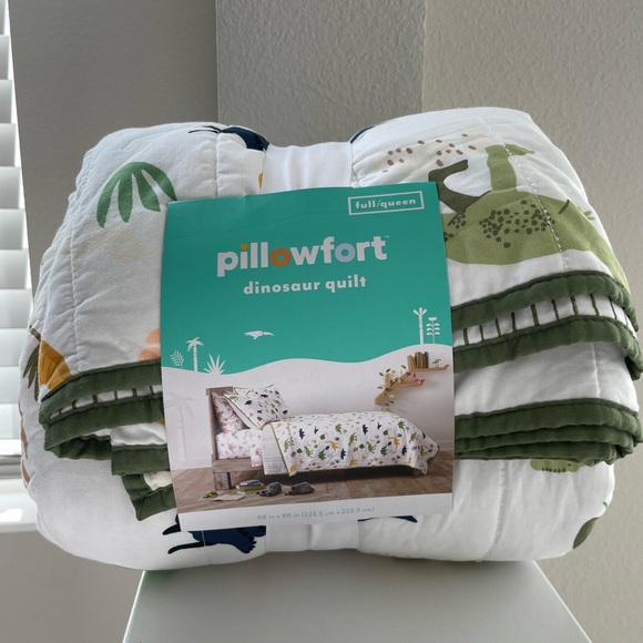 Pillowfort™ - Dinosaur Reversible Kids' Quilt - Picture 1 of 9